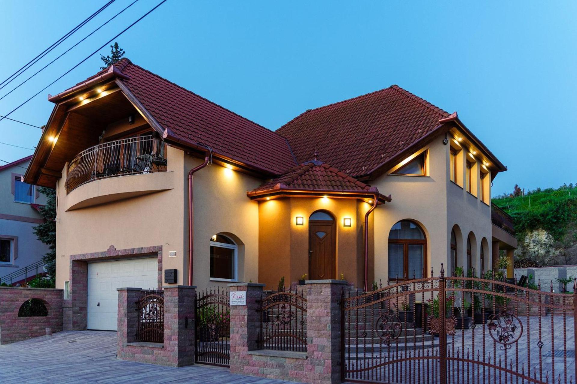 Rosé Apartments