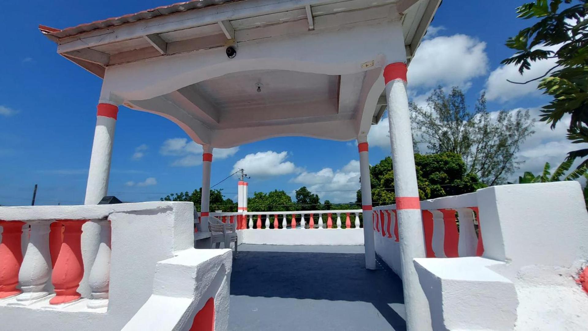 House - Sleeps 6 - Patio - Parking view 2