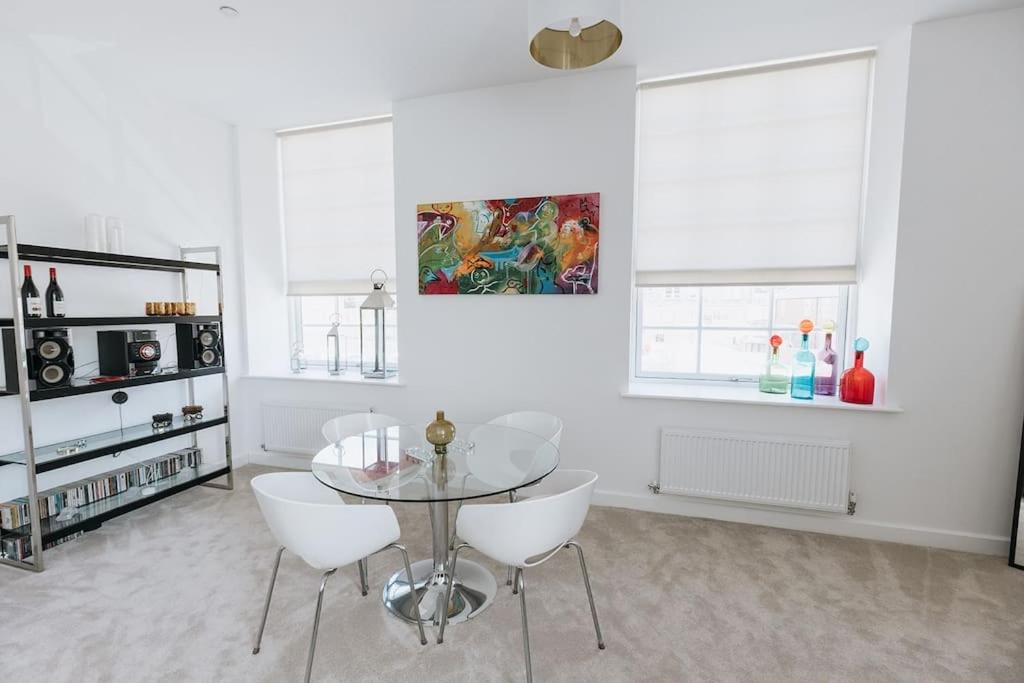 Grade II Mill Townhouse in Leeds with Free Parking which Sleeps 6 view 5