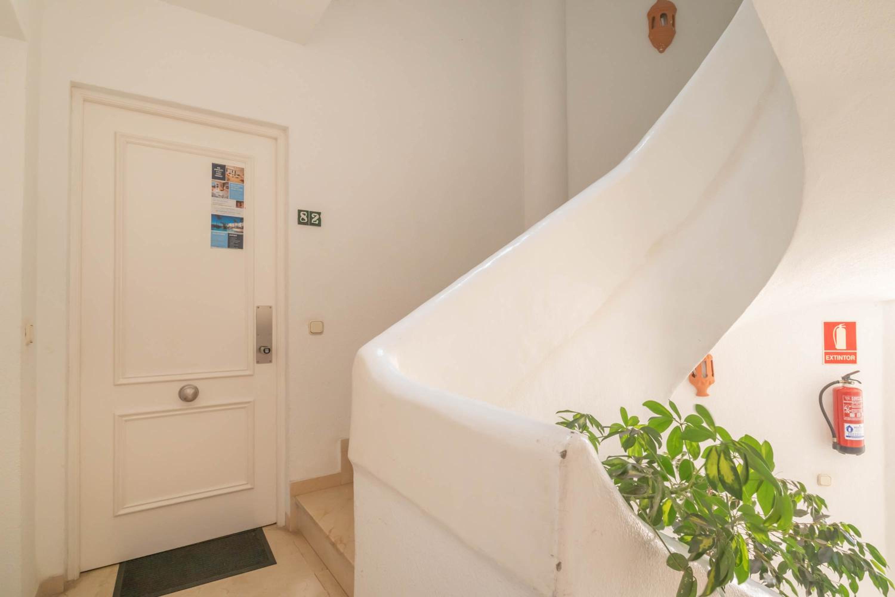 CT 214- Faro's Matchroom Boutique Apartment - II