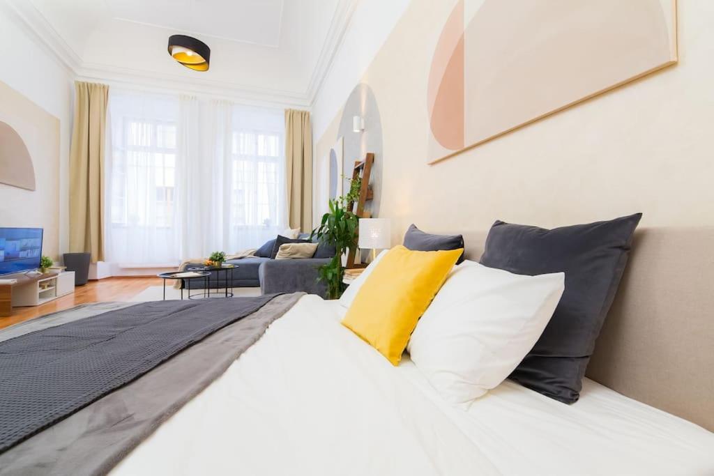 Lovely Historical home by the Prague Castle - N1