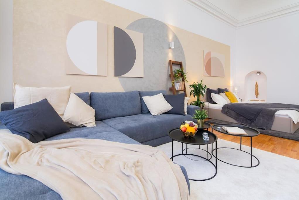 Lovely Historical home by the Prague Castle - N1