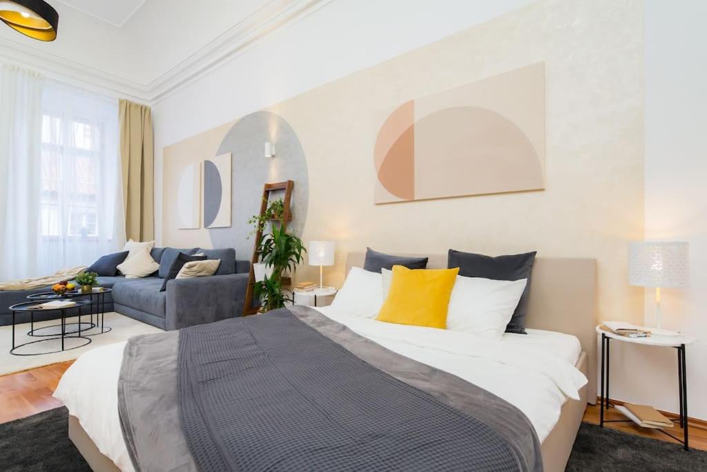 Lovely Historical home by the Prague Castle - N1