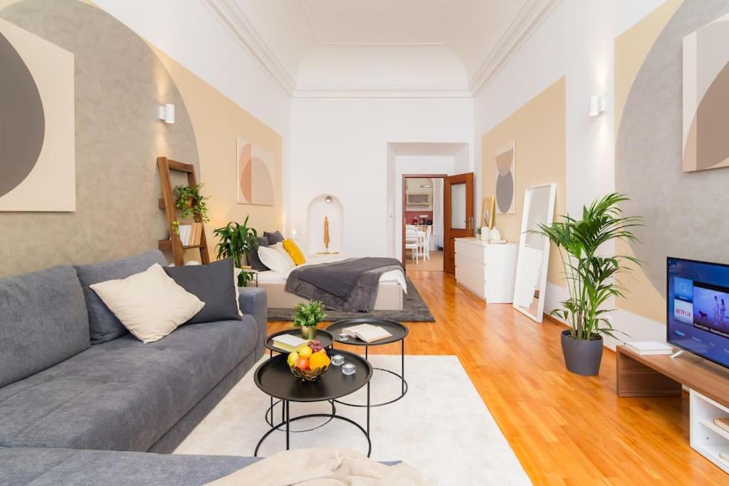 Lovely Historical home by the Prague Castle - N1