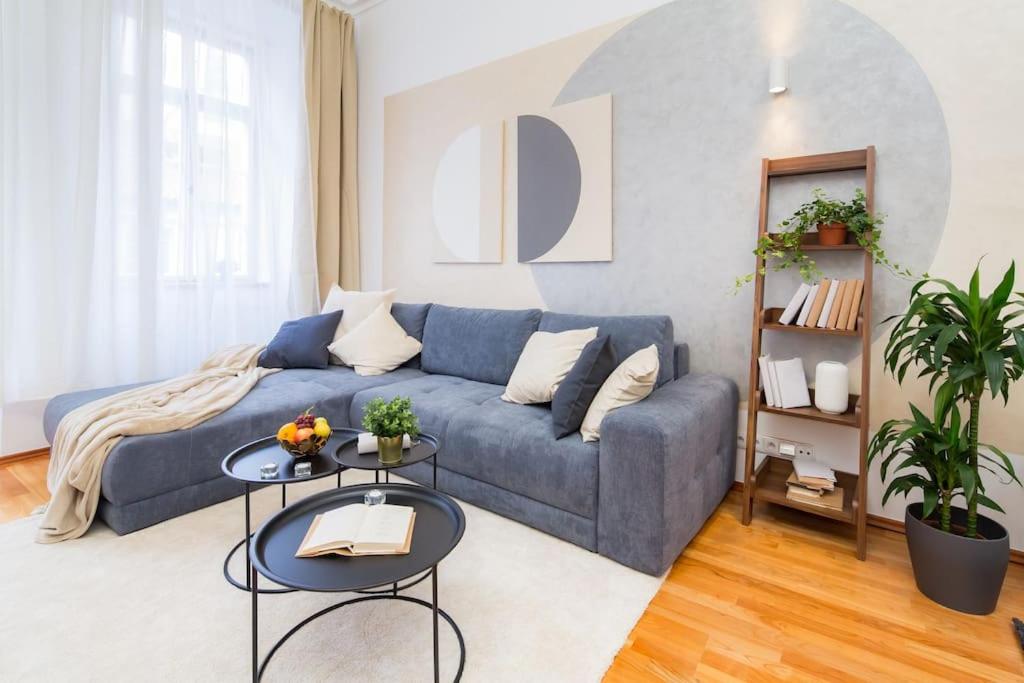 Lovely Historical home by the Prague Castle - N1
