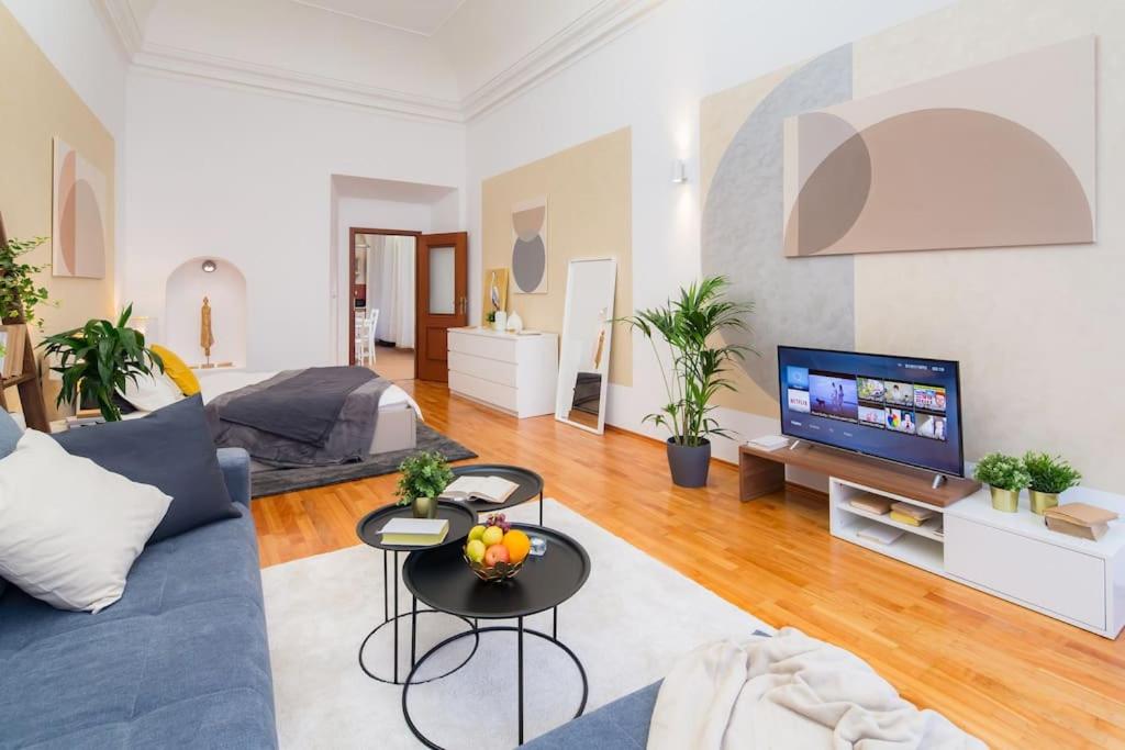 Lovely Historical home by the Prague Castle - N1