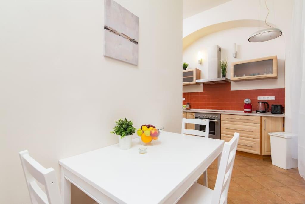 Lovely Historical home by the Prague Castle - N1