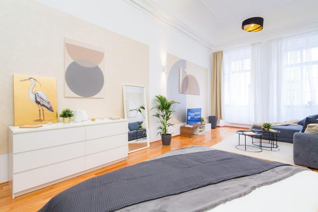 Lovely Historical home by the Prague Castle - N1