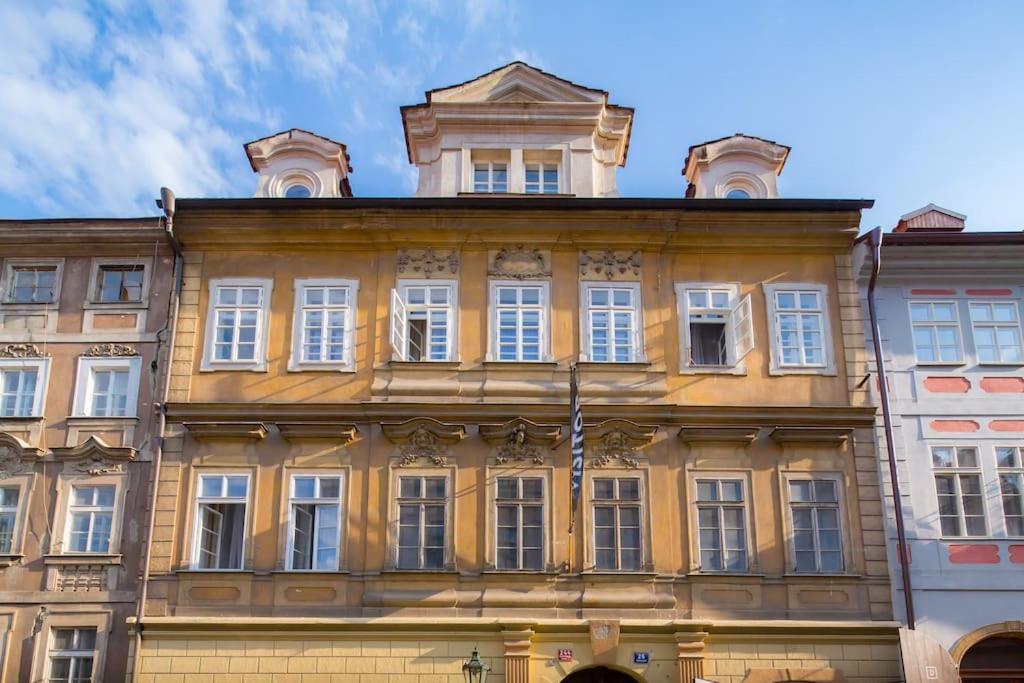 Lovely Historical home by the Prague Castle - N1
