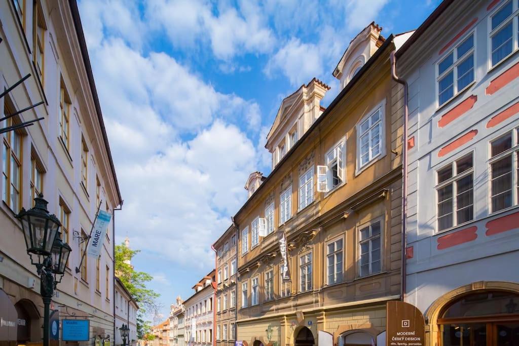 Lovely Historical home by the Prague Castle - N1