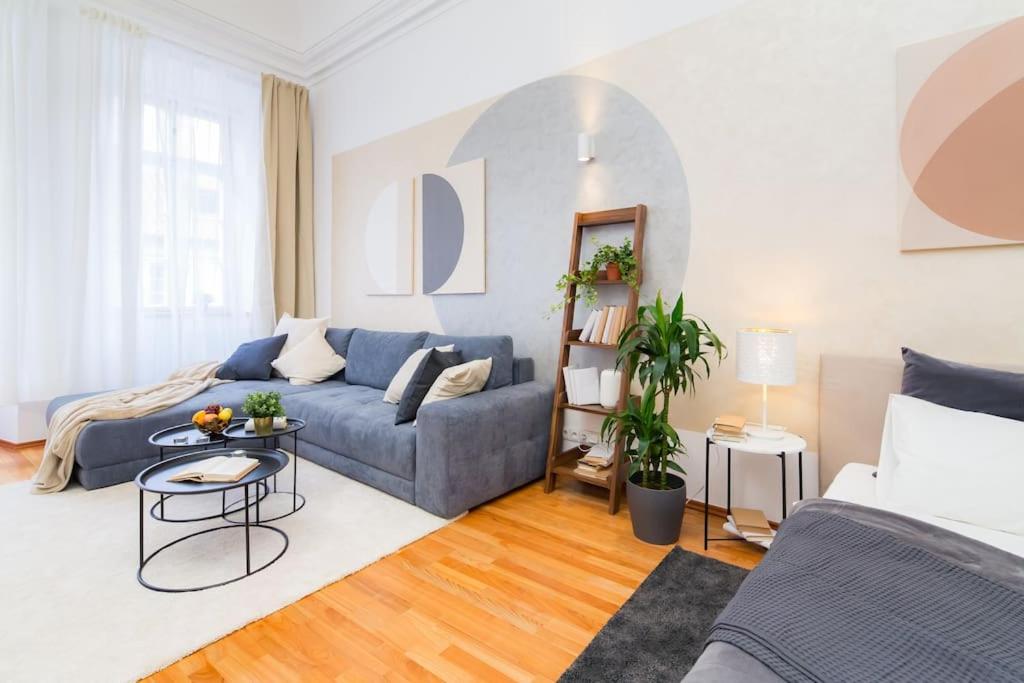Lovely Historical home by the Prague Castle - N1