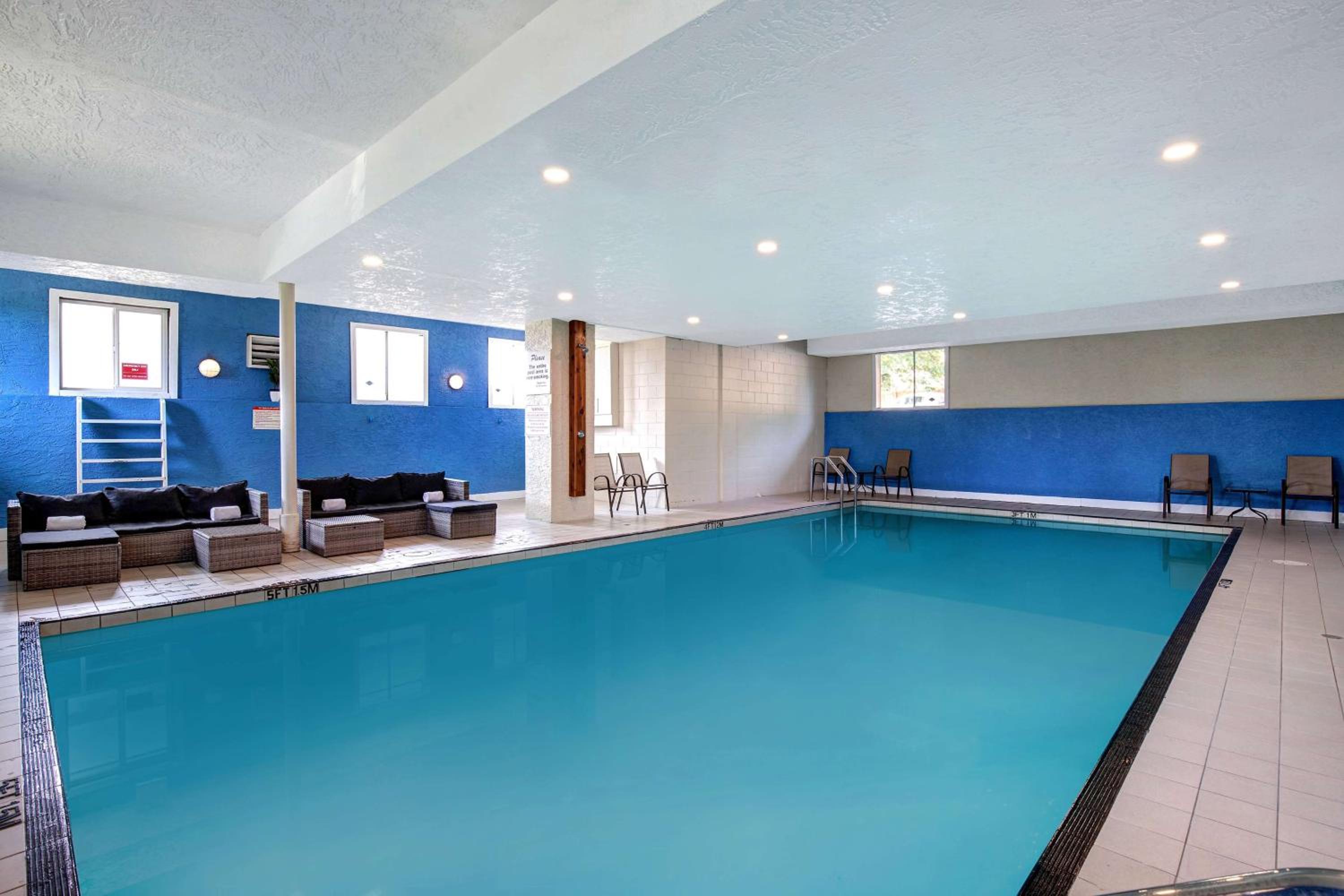 Days Inn by Wyndham Victoria Uptown-4