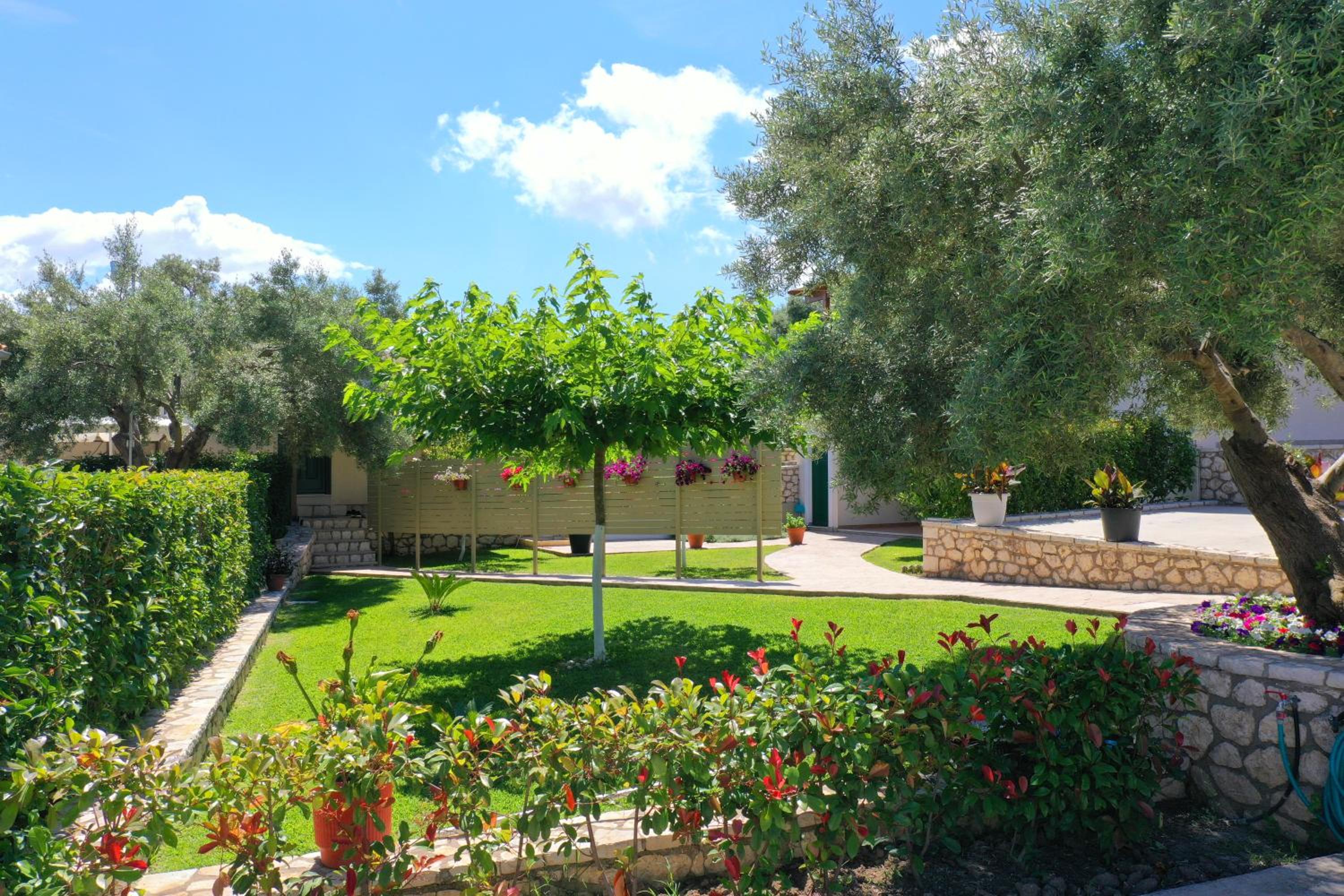 Hotel Lefkogea Villas & Apartments - Image 1