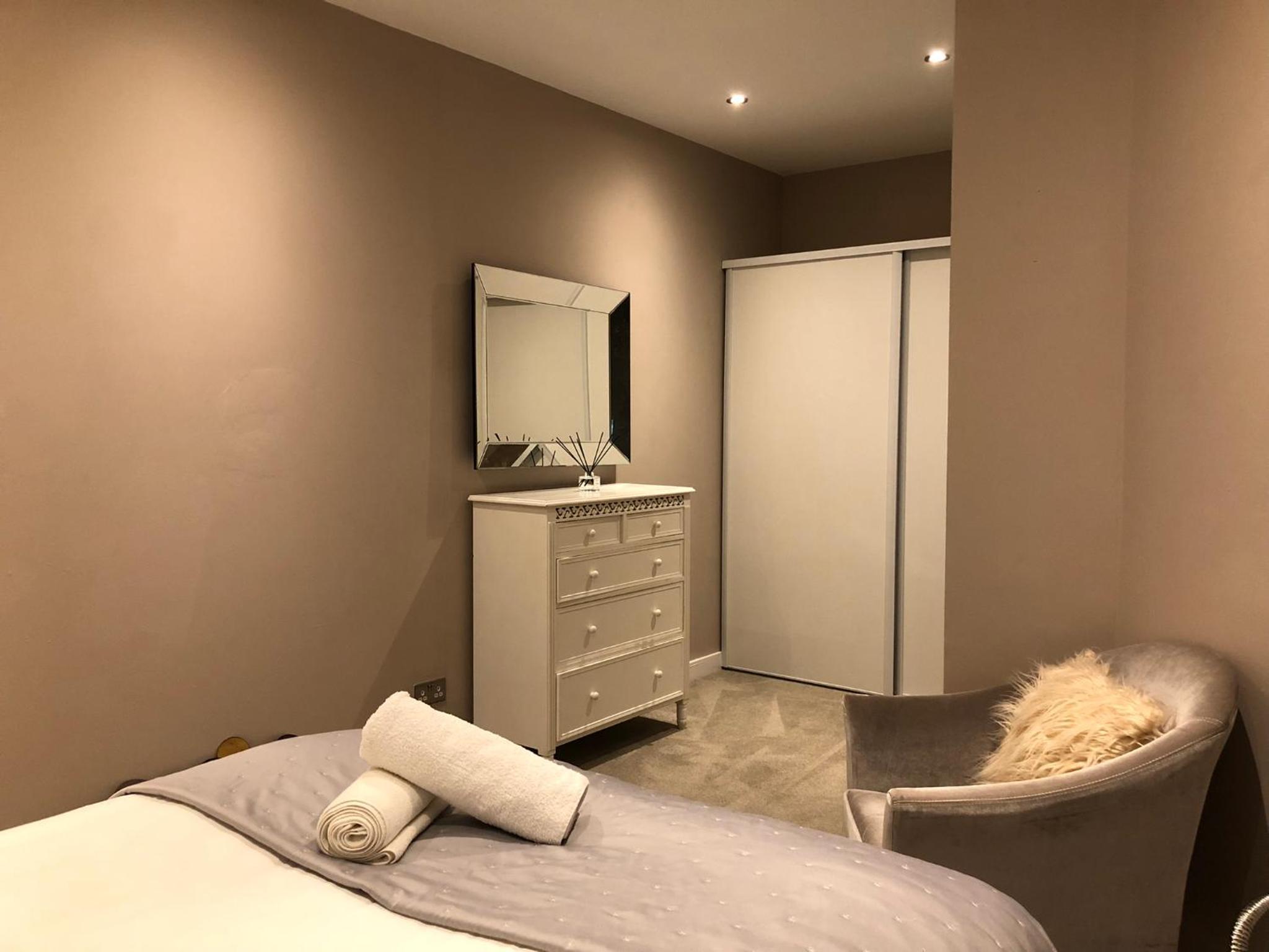 The Courtyard 2 Bedroom Apartments in Central Windsor with Parking view 5