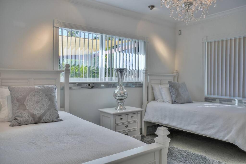 Stunning 2bdr2bath Steps To The Beach