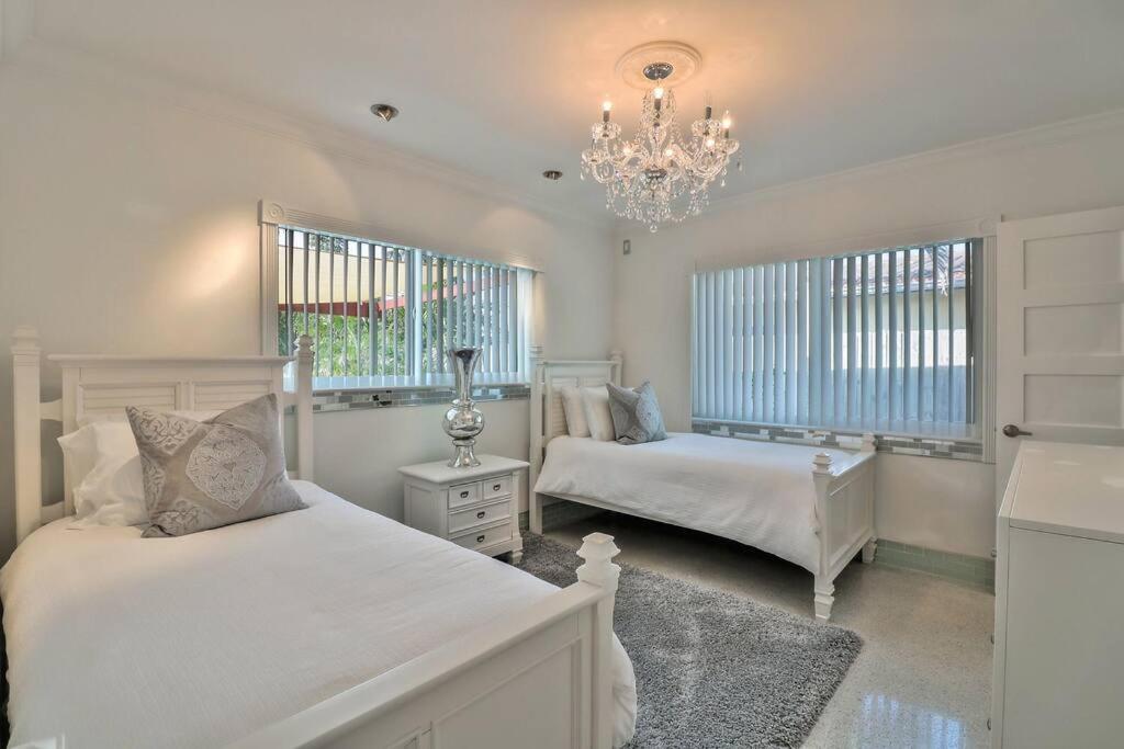 Stunning 2bdr2bath Steps To The Beach