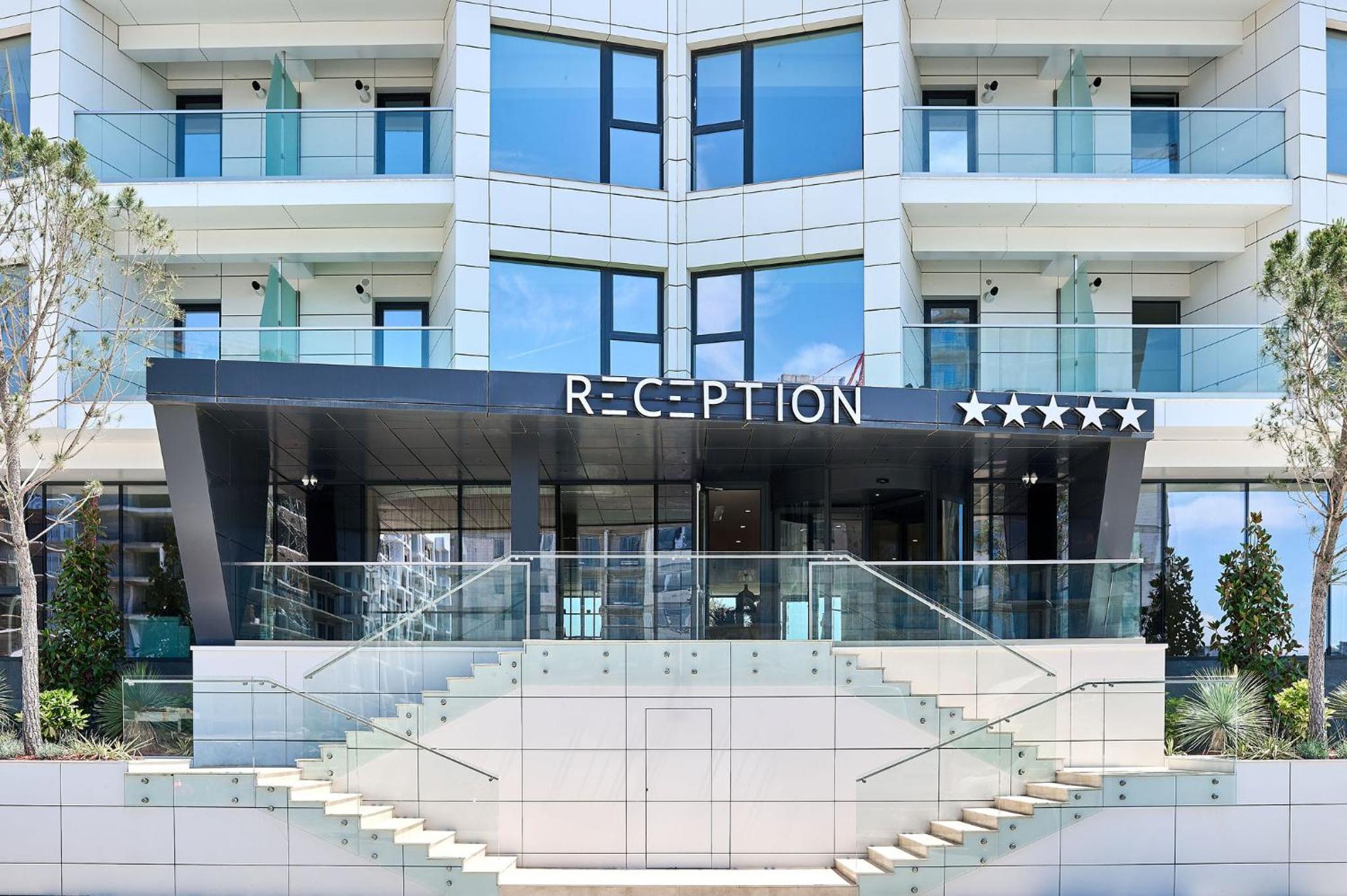 Hotel The Point Studio in Infinity Spa&Pools Resort - parking - Image 1