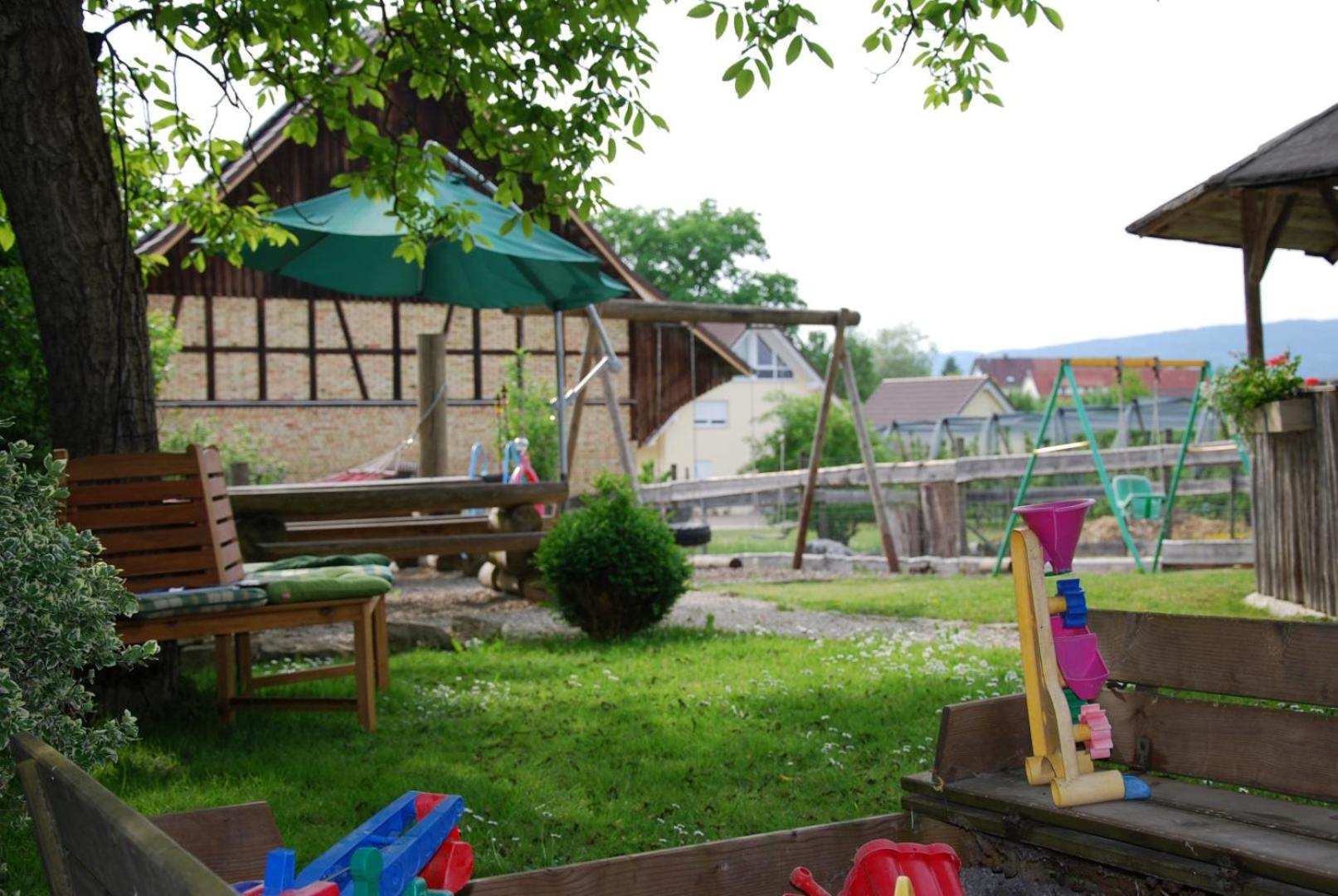 FERIENHOF KATZENMAIER, Bauernhof- und Familienurlaub am BODENSEE, großzügig wohnen, MESSENAH und teils BARRIEREFREI, Spielangebot für drinnen und draußen, 