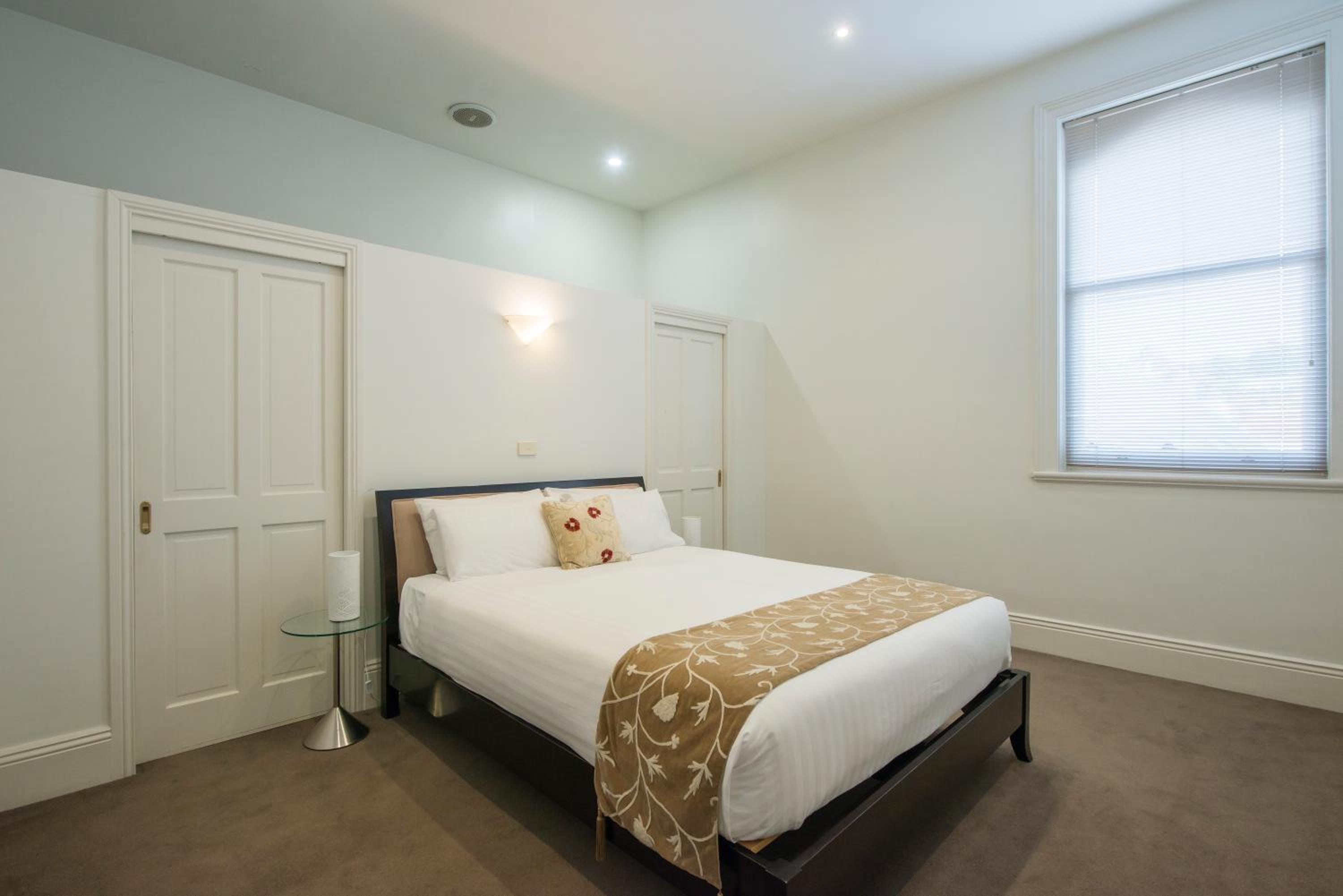 Roxburgh House Apartments