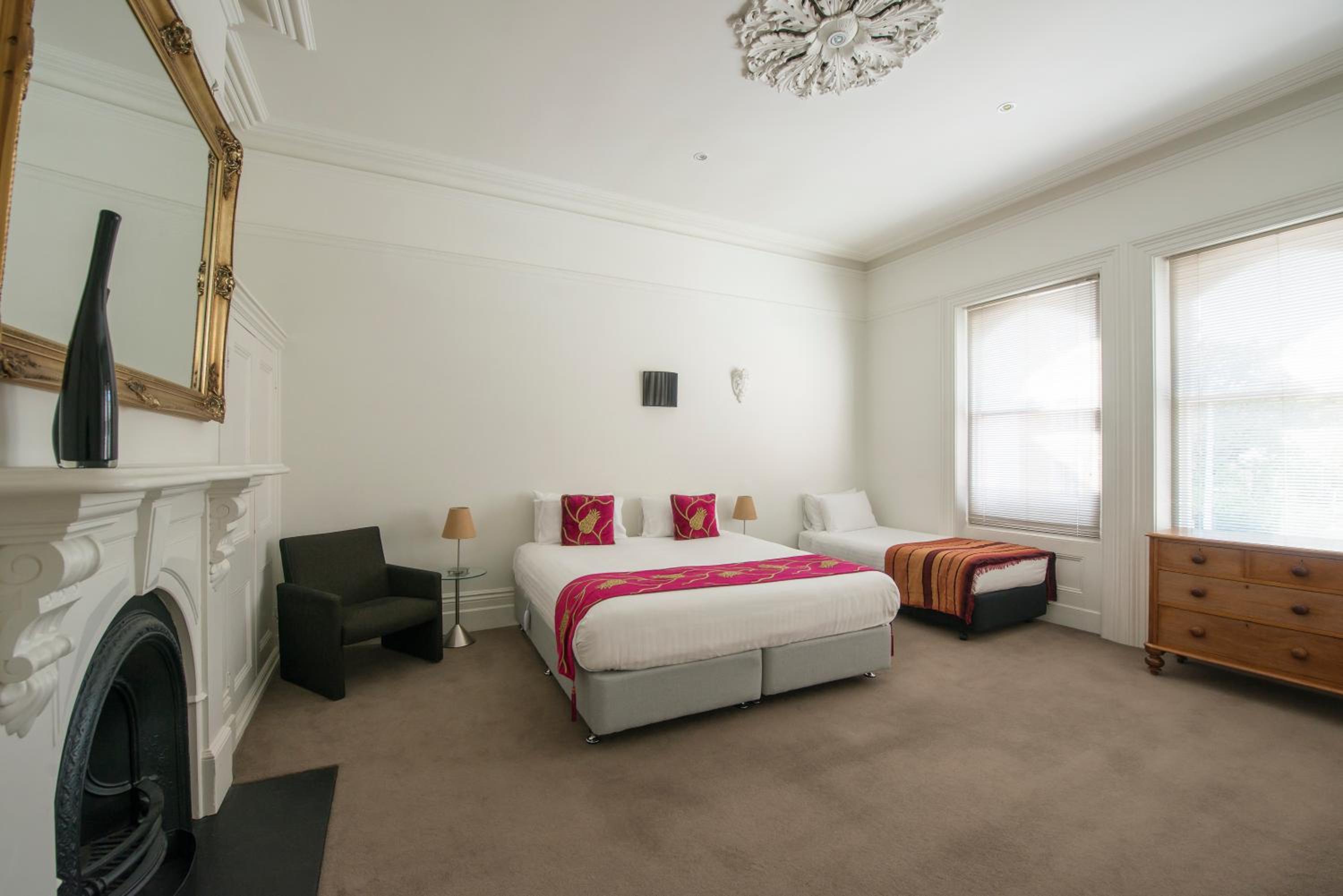 Roxburgh House Apartments