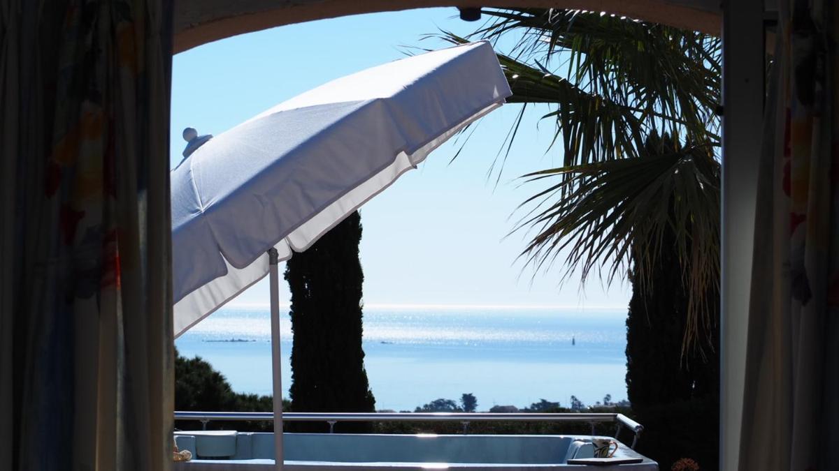 Villa Riviera, Sea view, Pool, Jacuzzi, Sauna, Walk to the beach view 3