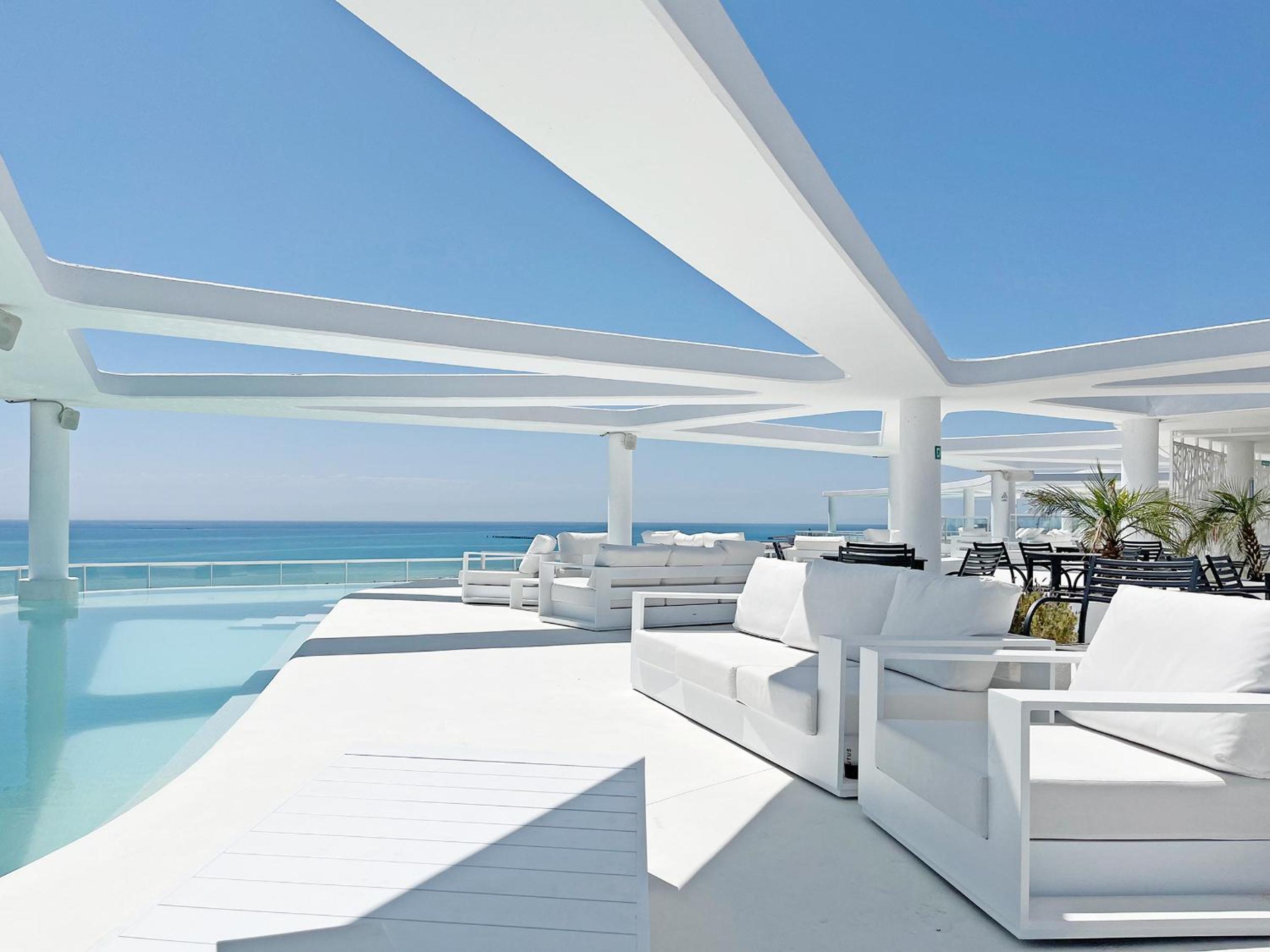 Moderno apartamento con vistas a la costa mediterranea en Gran Canet