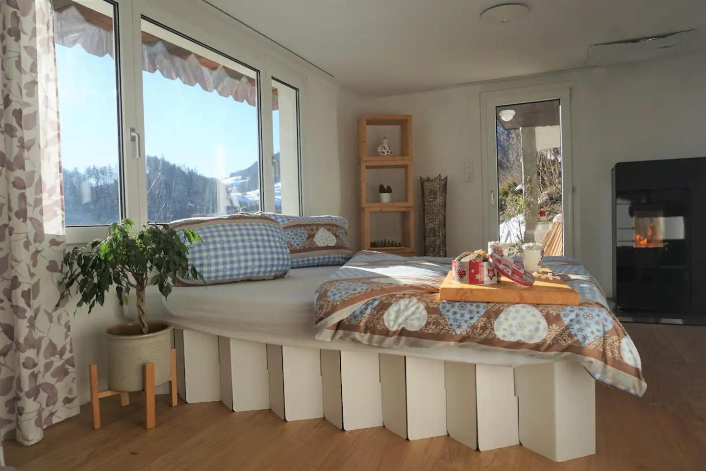 HERZLI-CHALET über dem Rheintal mit Schlossblick