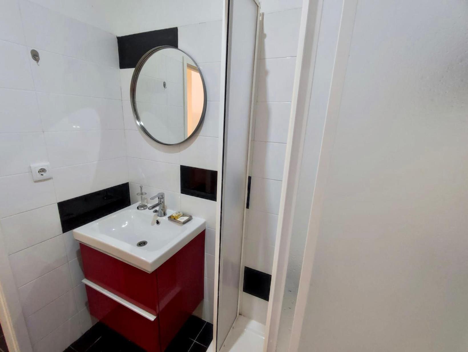 Red Passion Apartment Lisbon Lovers