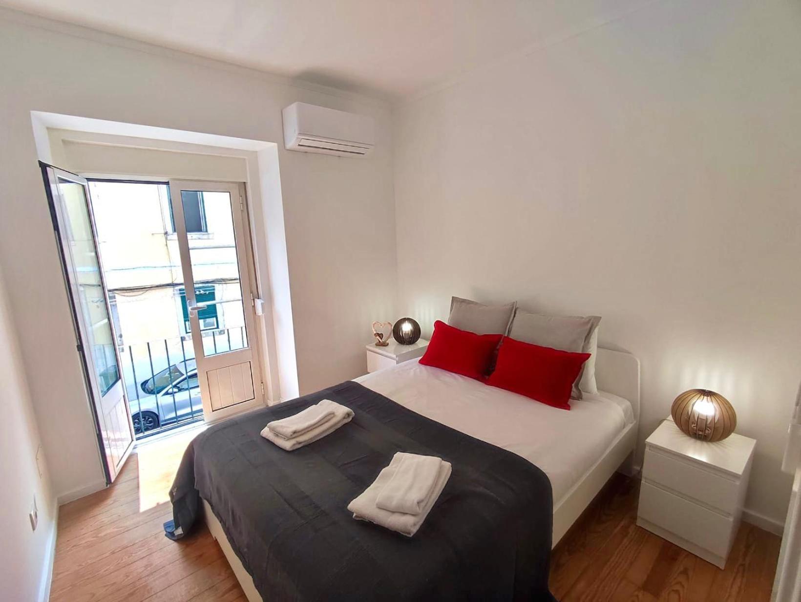 Red Passion Apartment Lisbon Lovers