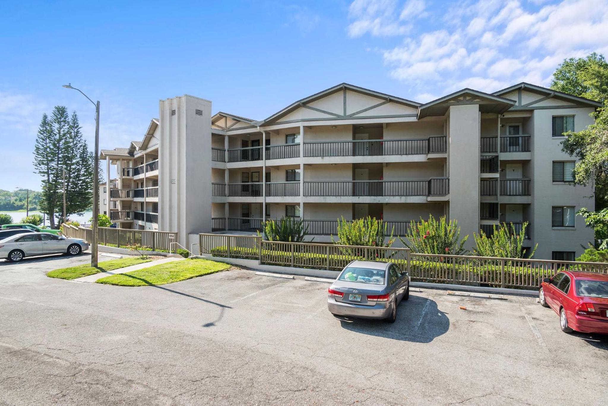 Fully Loaded 2/2 Condo in Altamonte Springs