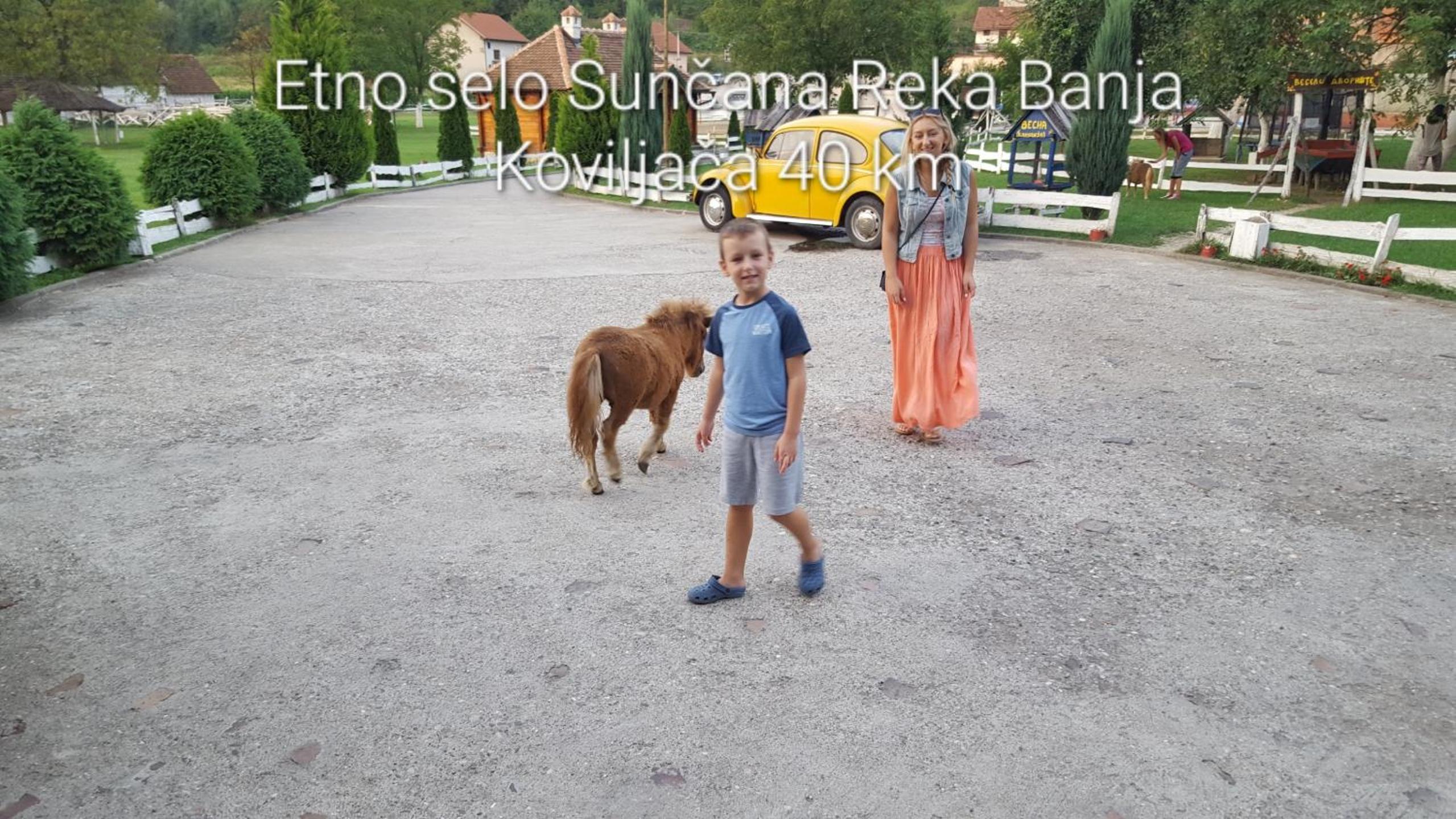 Kamp prikolica četvorokrevetna