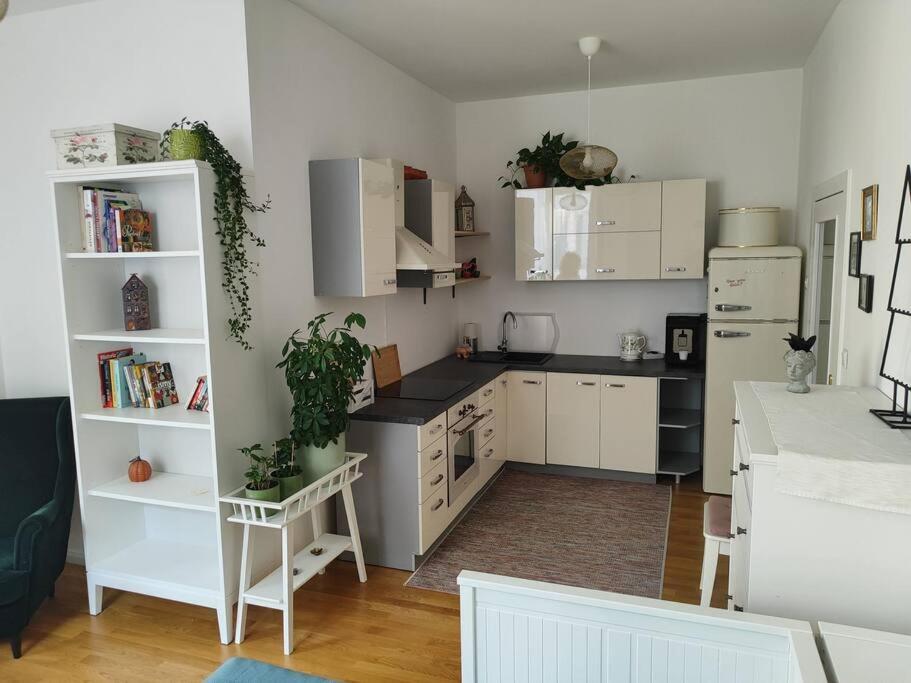 Studio with balcony in Vinohrady