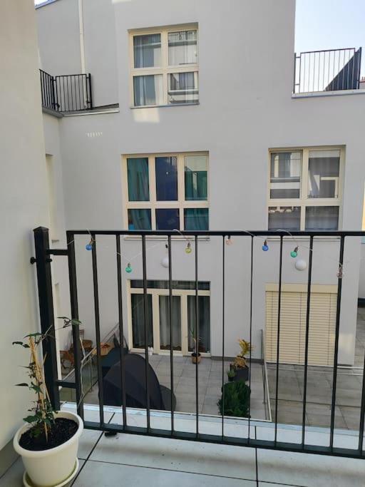 Studio with balcony in Vinohrady