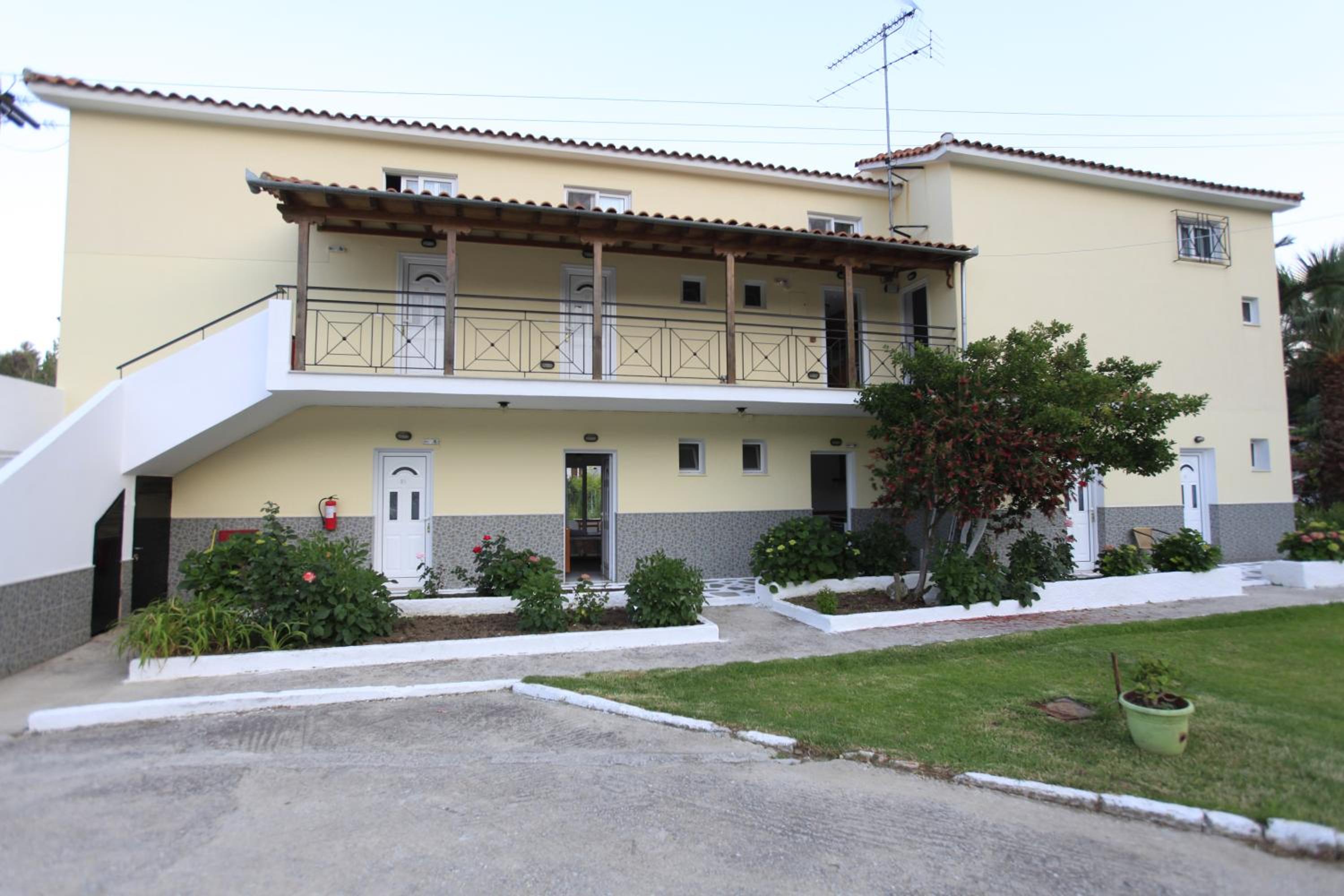 Yiannis Studios