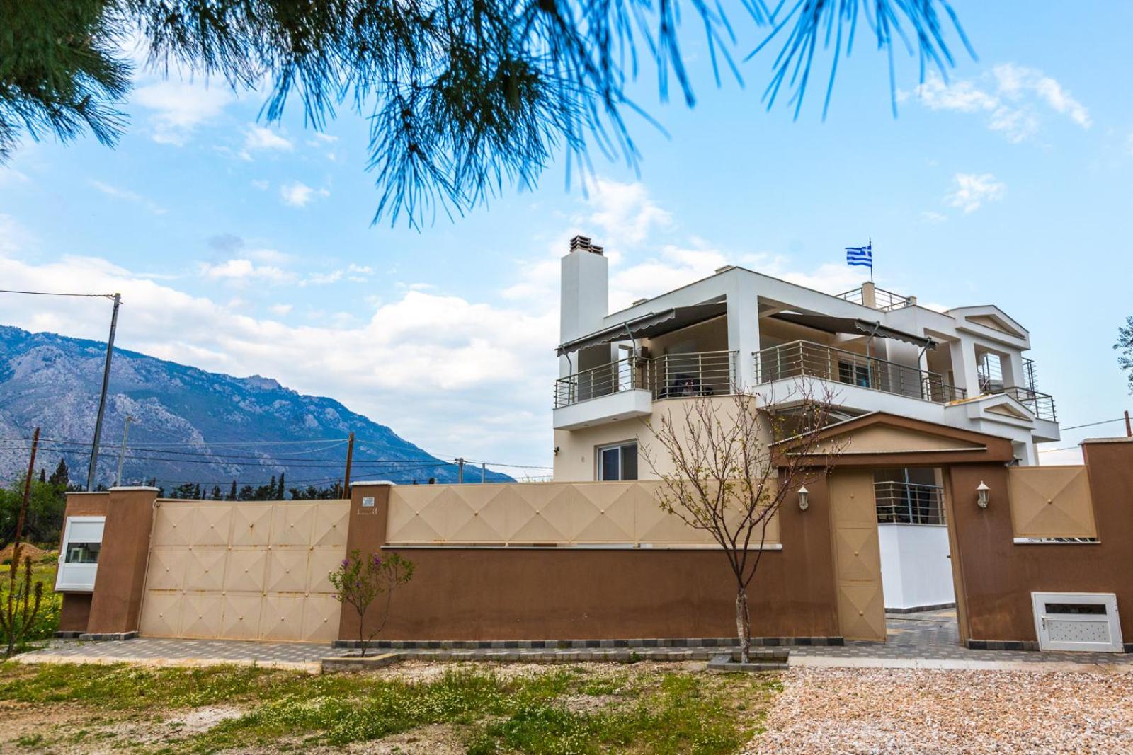 Villa Acropolis by the sea