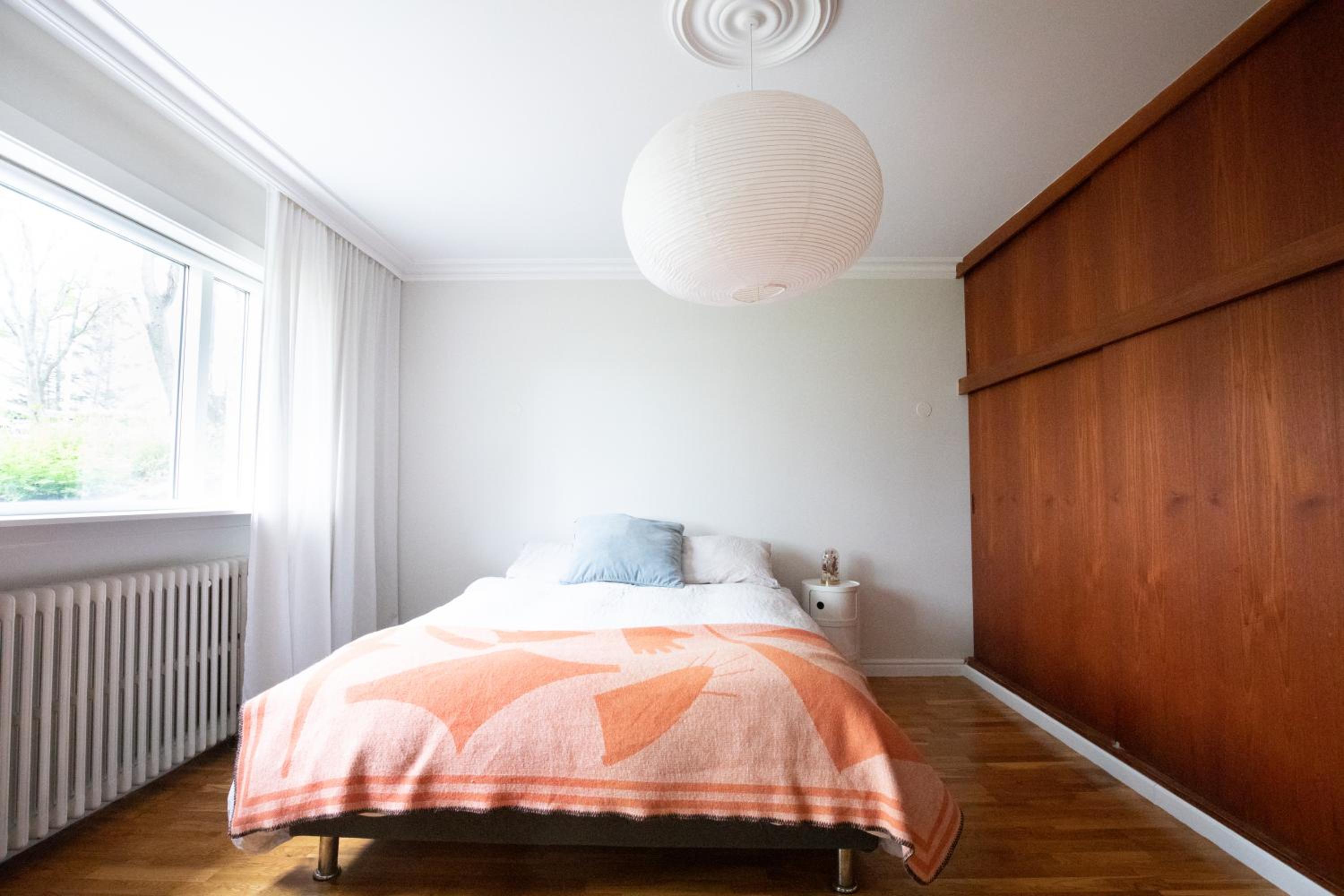 Bright apartment near city center view 2