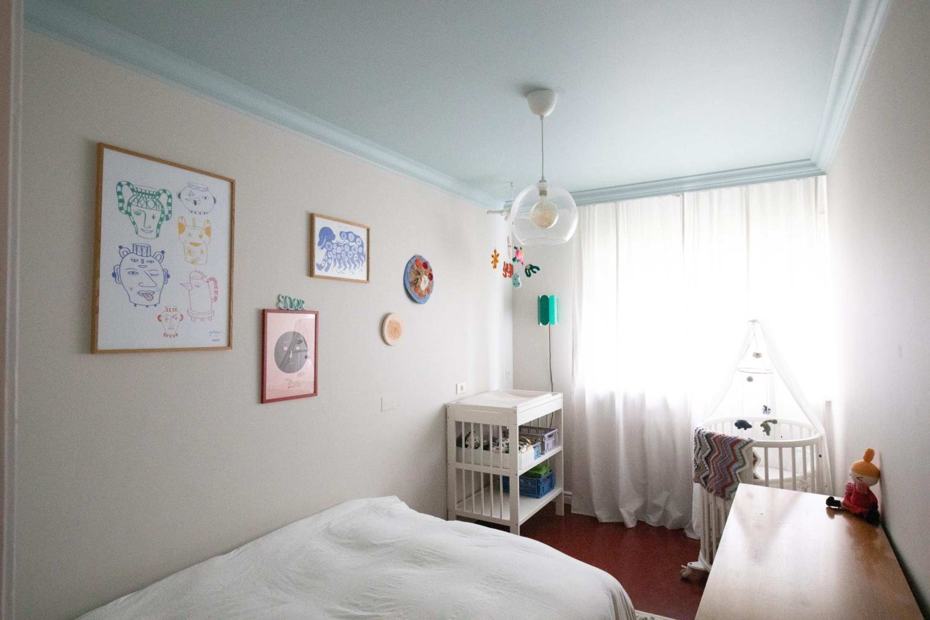 Bright apartment near city center view 3