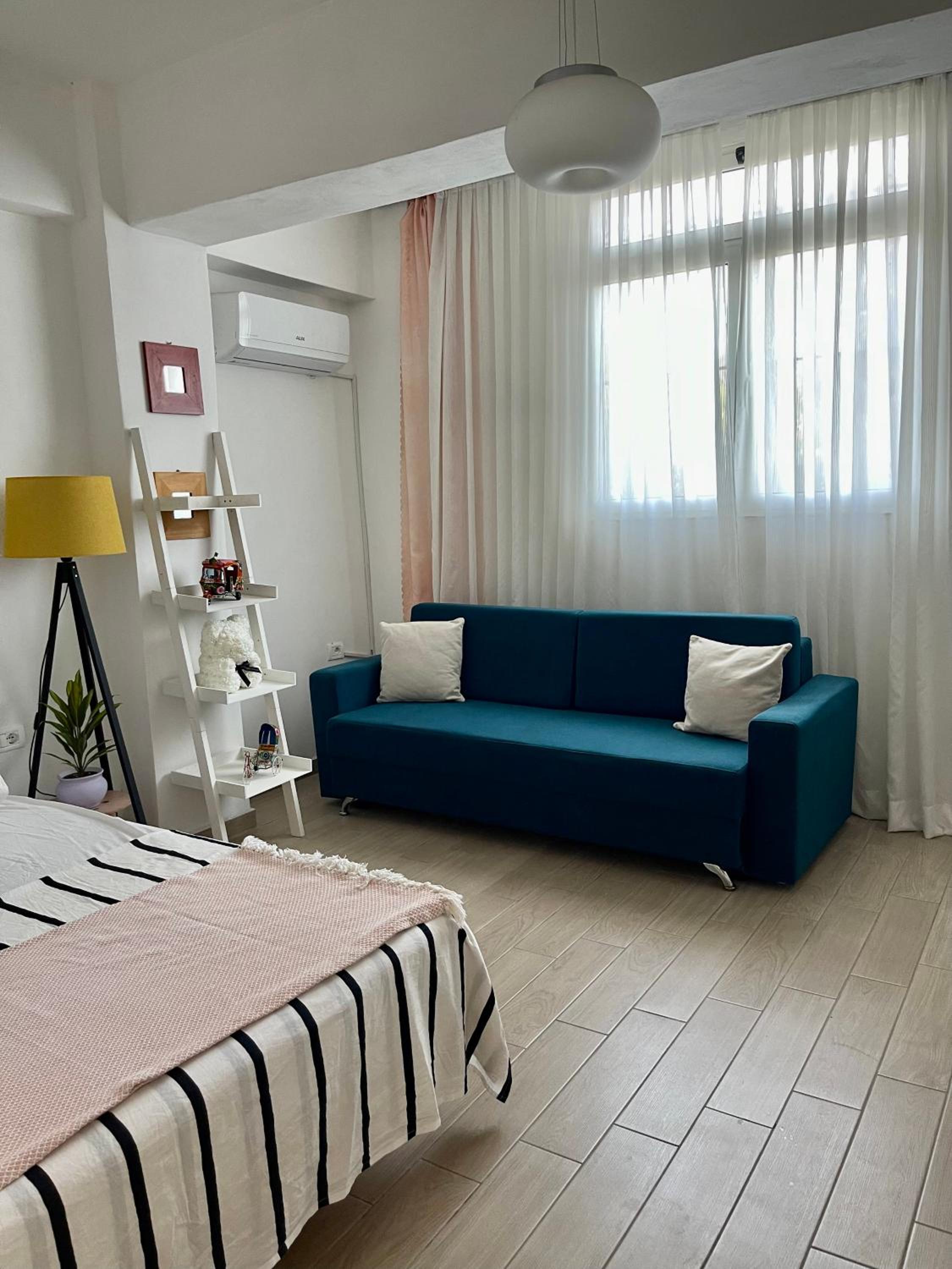 Lola’s Apartment