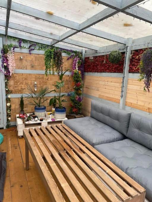 Cosy bungalow in a handy location