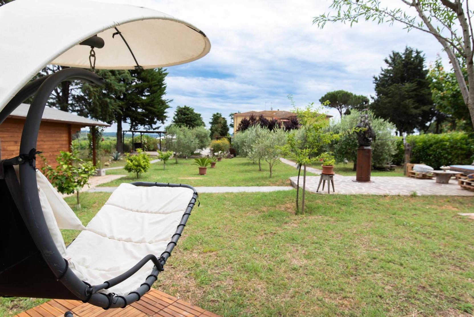 Art Beds & Garden 9 beds between the sea, thermal baths, and the Tuscan countryside view 4