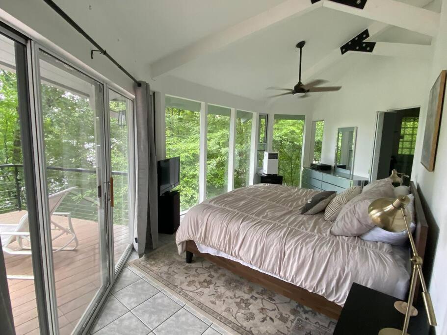 Lake Nantahala Treehouse view 2