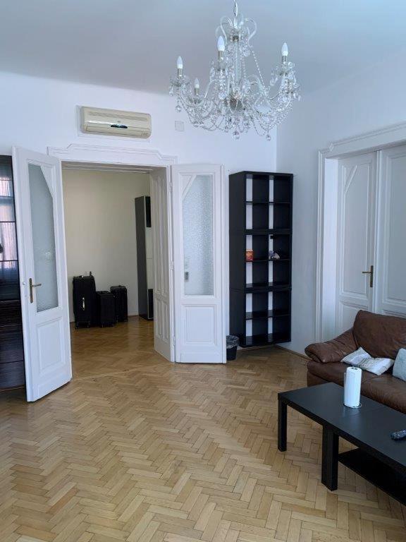 AIR-CONDITIONED LARGE APARTMENT