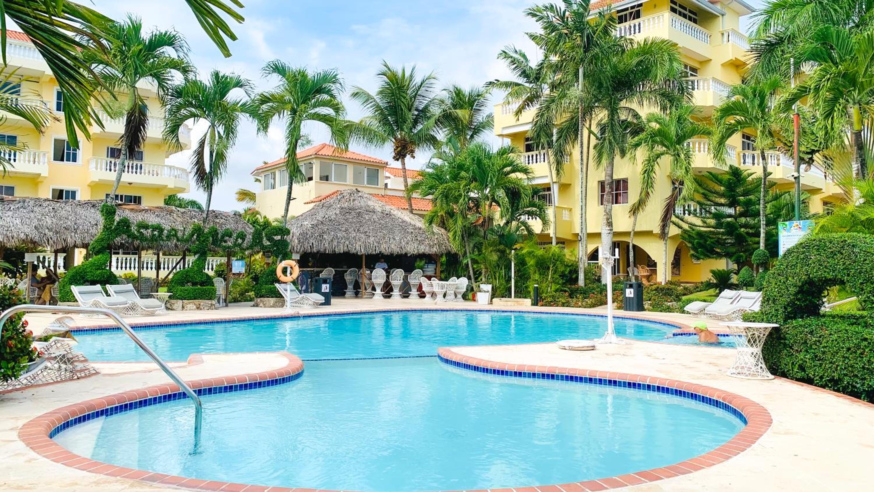 Apt. F-2, Residencial Las Palmeras. view 3