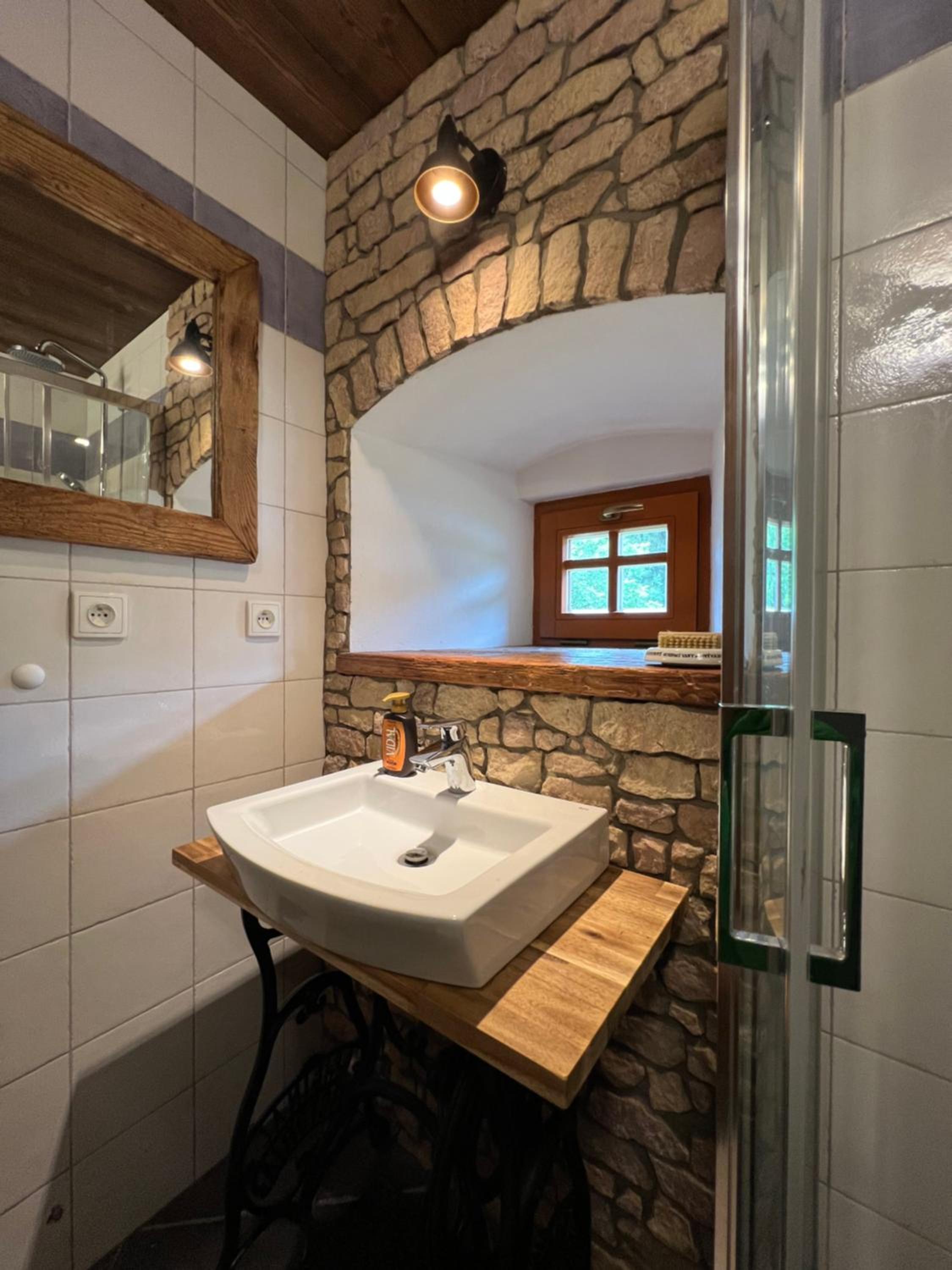 Little Cottage No.100