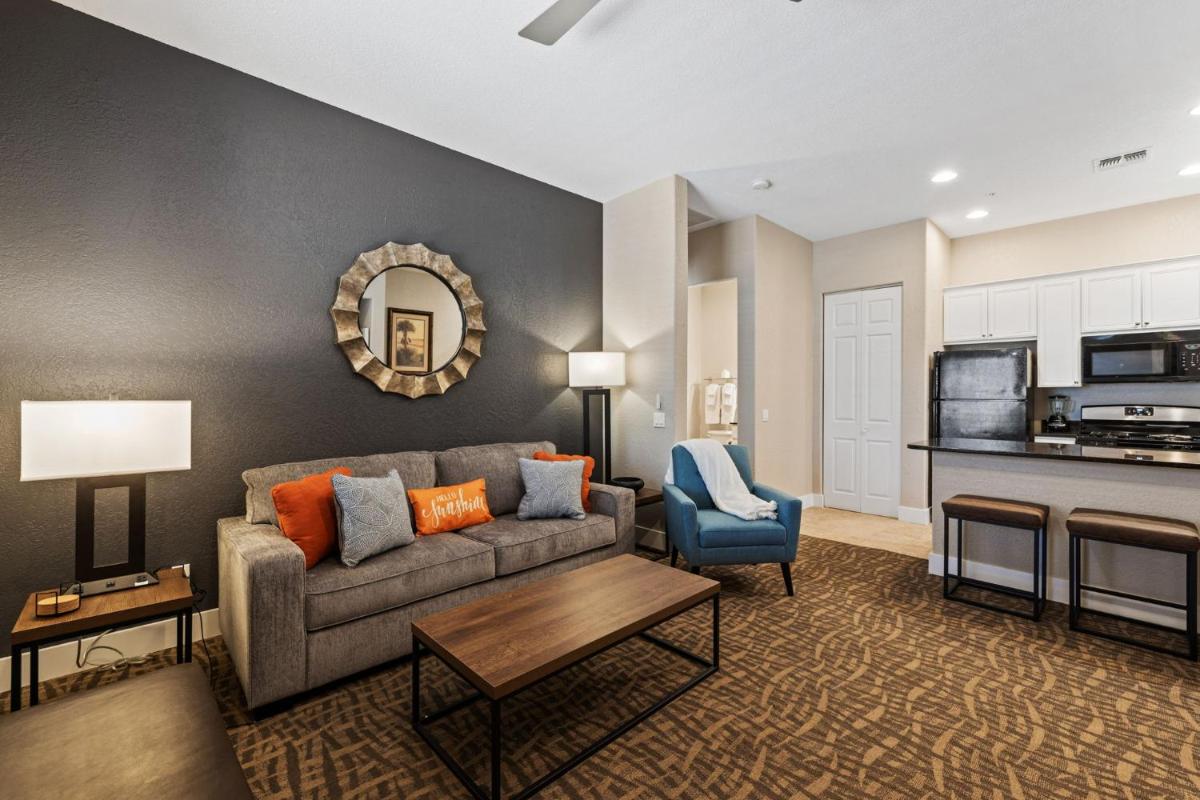 La Quinta Old Town Retreat, Pool, Hot Tub, 4 ppl view 3