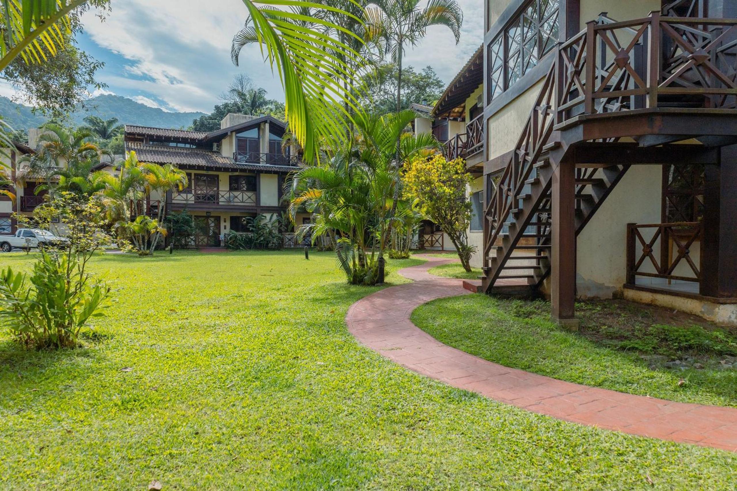 Flats de 1 e 2 dorm a 50m da Praia Maresias - Cond Lazer Completo