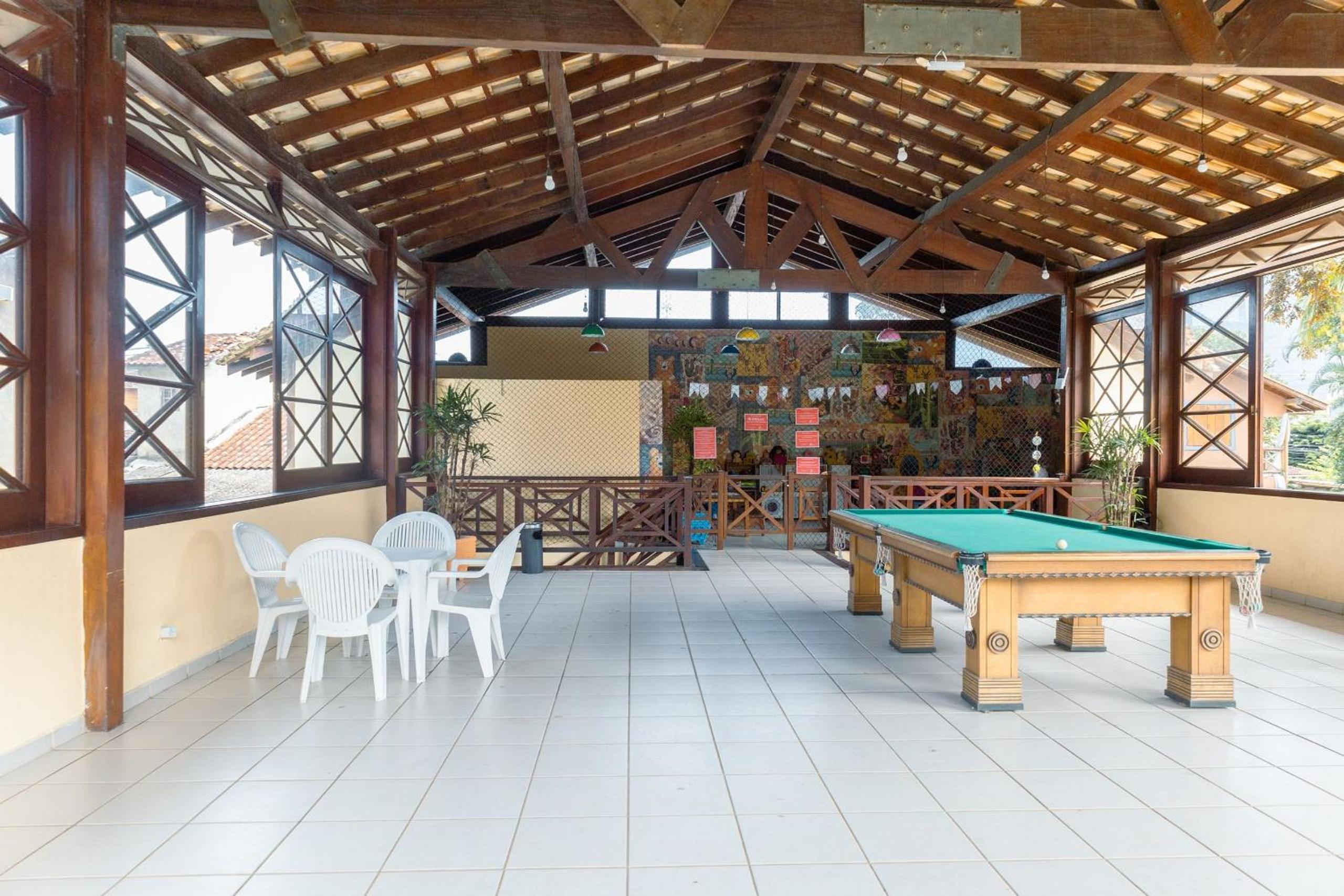 Flats de 1 e 2 dorm a 50m da Praia Maresias - Cond Lazer Completo