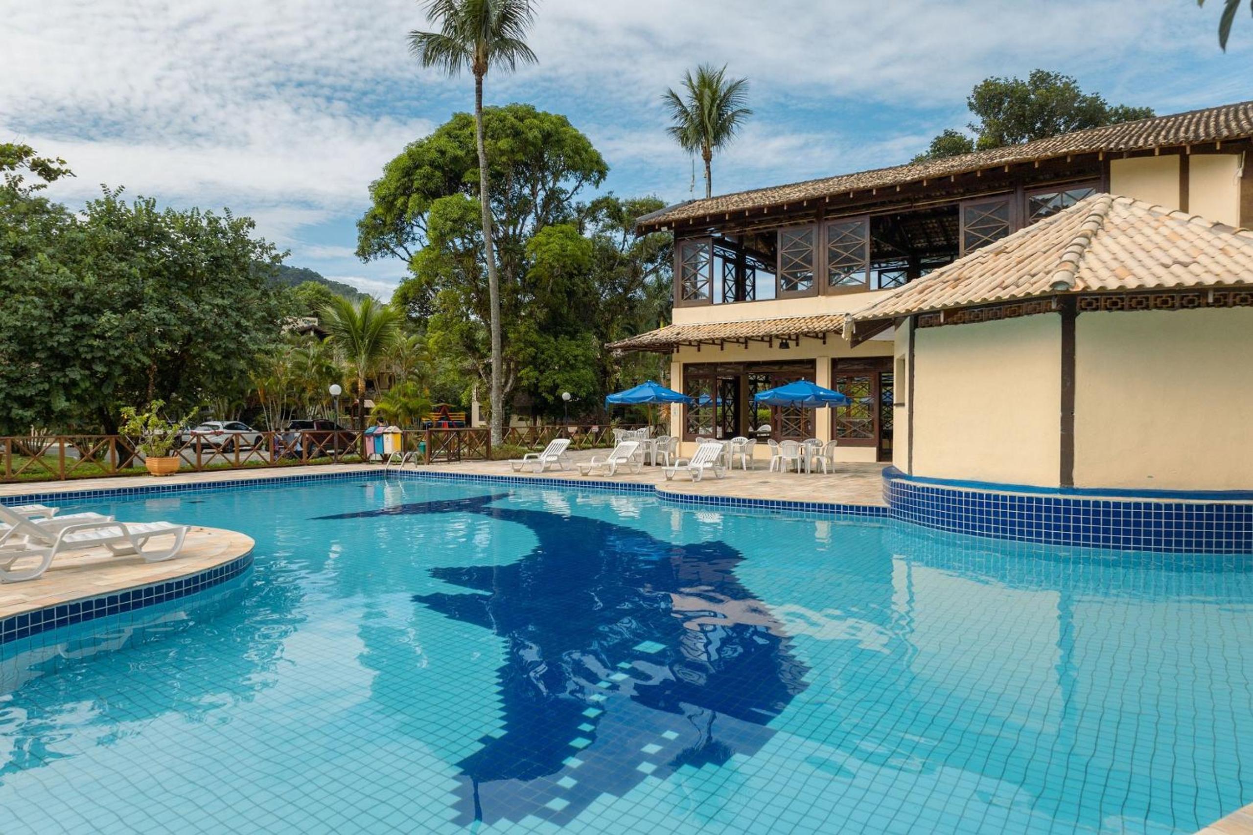 Flats de 1 e 2 dorm a 50m da Praia Maresias - Cond Lazer Completo