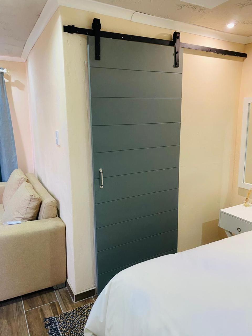 Seqonoka Villa Accommodation & Events Park view 4