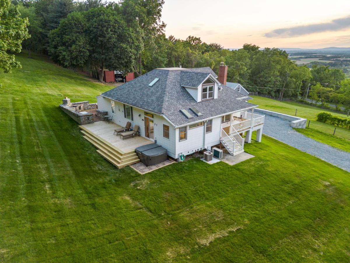 Foxfire - Secluded Zen Retreat with Spa & Views